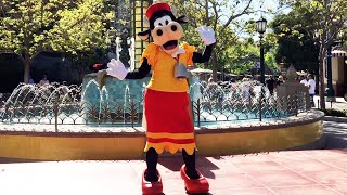 Clarabelle Cow Distanced Meet amp Greet Experience at Disney California Adventure Disneyland Resort [upl. by Assened]