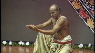 Ahe Nila Saila by Guru Kelucharan Mohapatra Odissi Padma Vibhshan 1986 NYC [upl. by Oriaj]